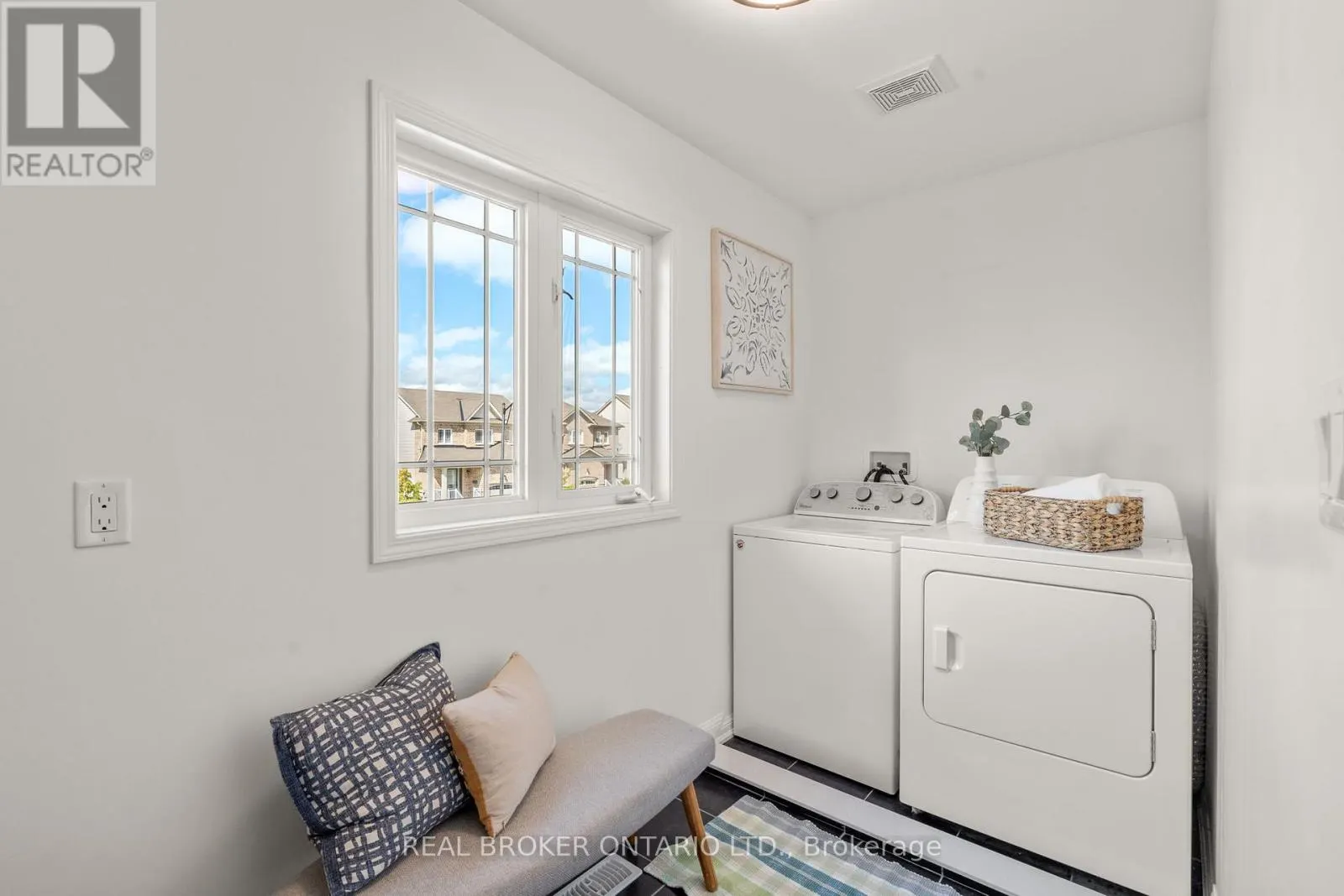 5 DON HADDEN CRESCENT