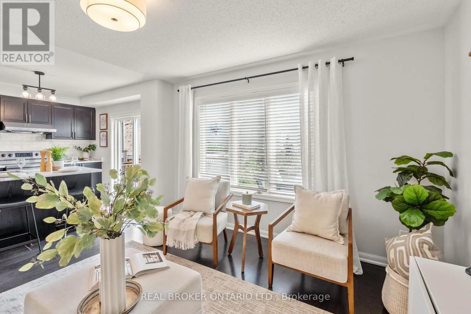 5 DON HADDEN CRESCENT
