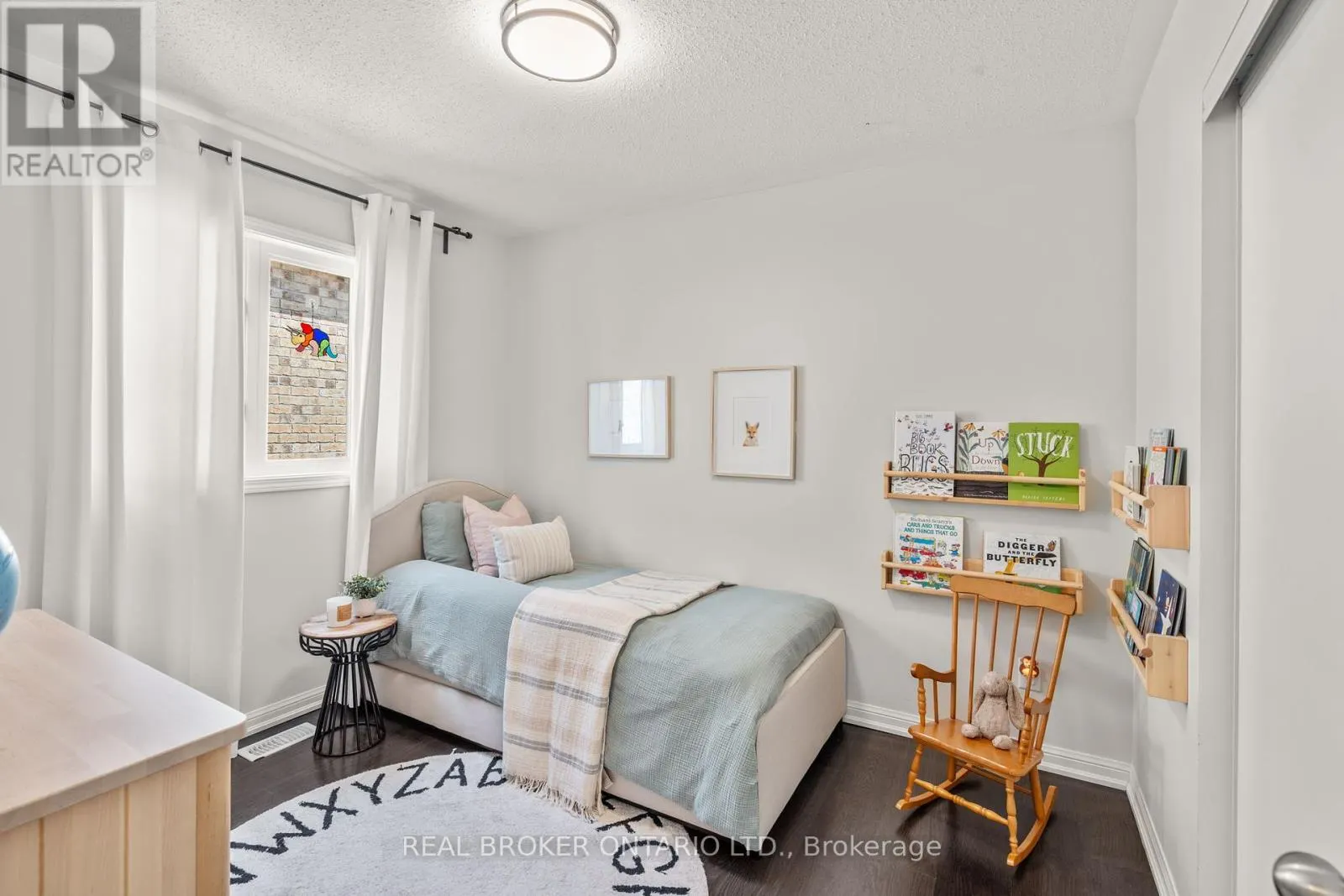 5 DON HADDEN CRESCENT
