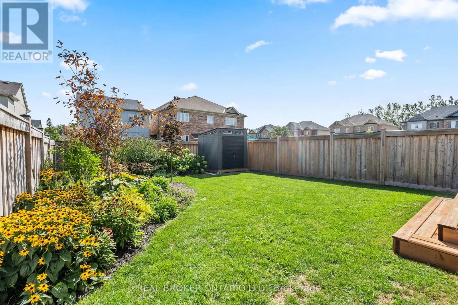 5 DON HADDEN CRESCENT