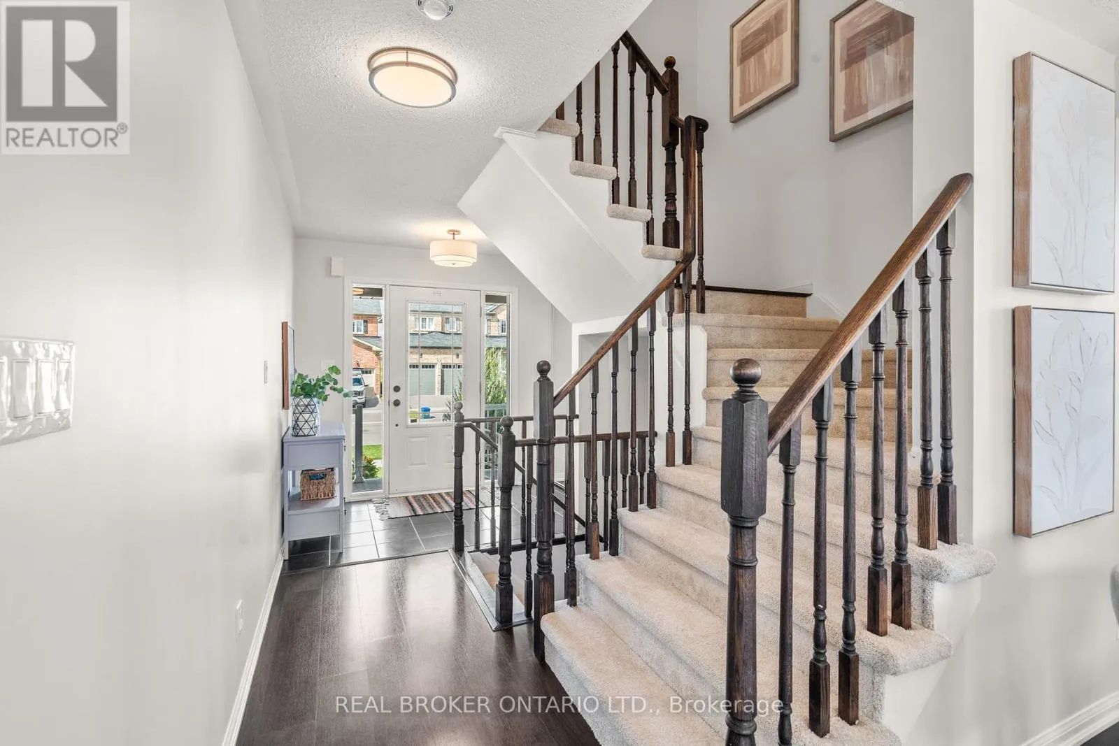 5 DON HADDEN CRESCENT