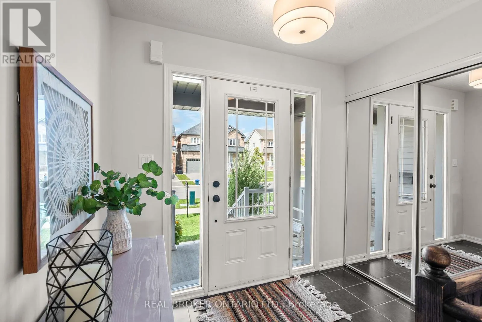 5 DON HADDEN CRESCENT