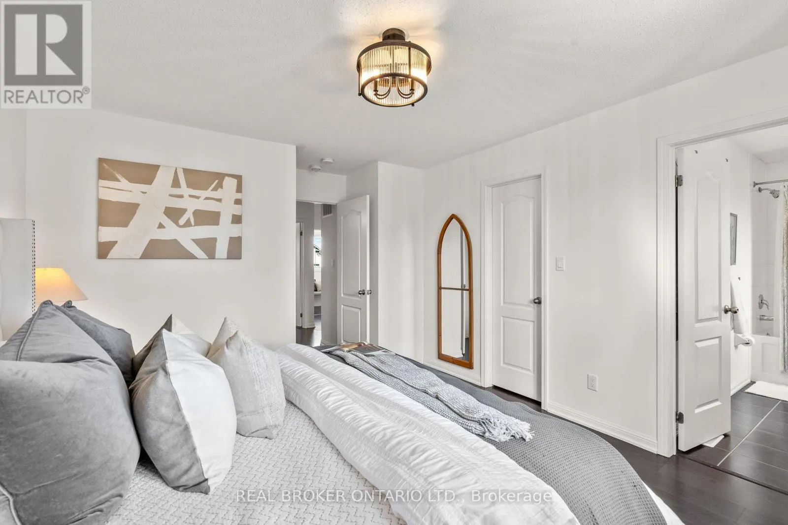 5 DON HADDEN CRESCENT