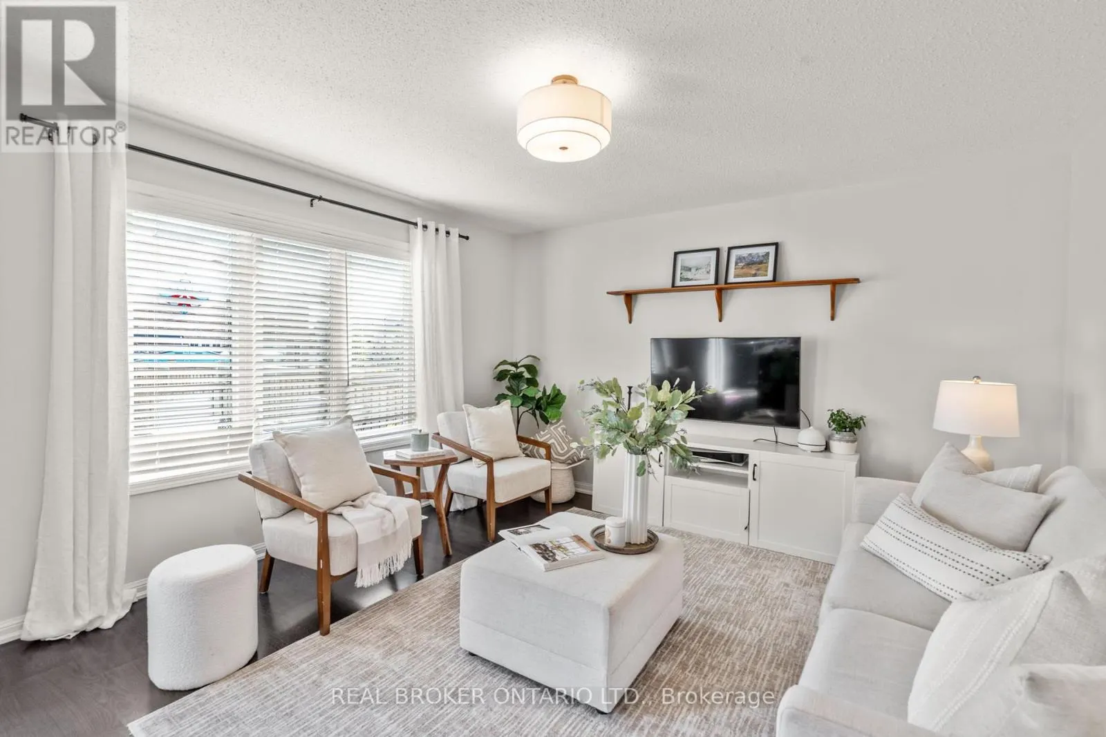 5 DON HADDEN CRESCENT
