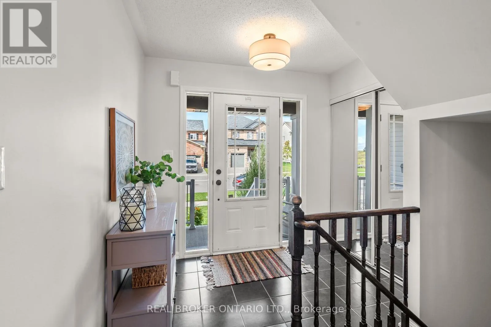 5 DON HADDEN CRESCENT