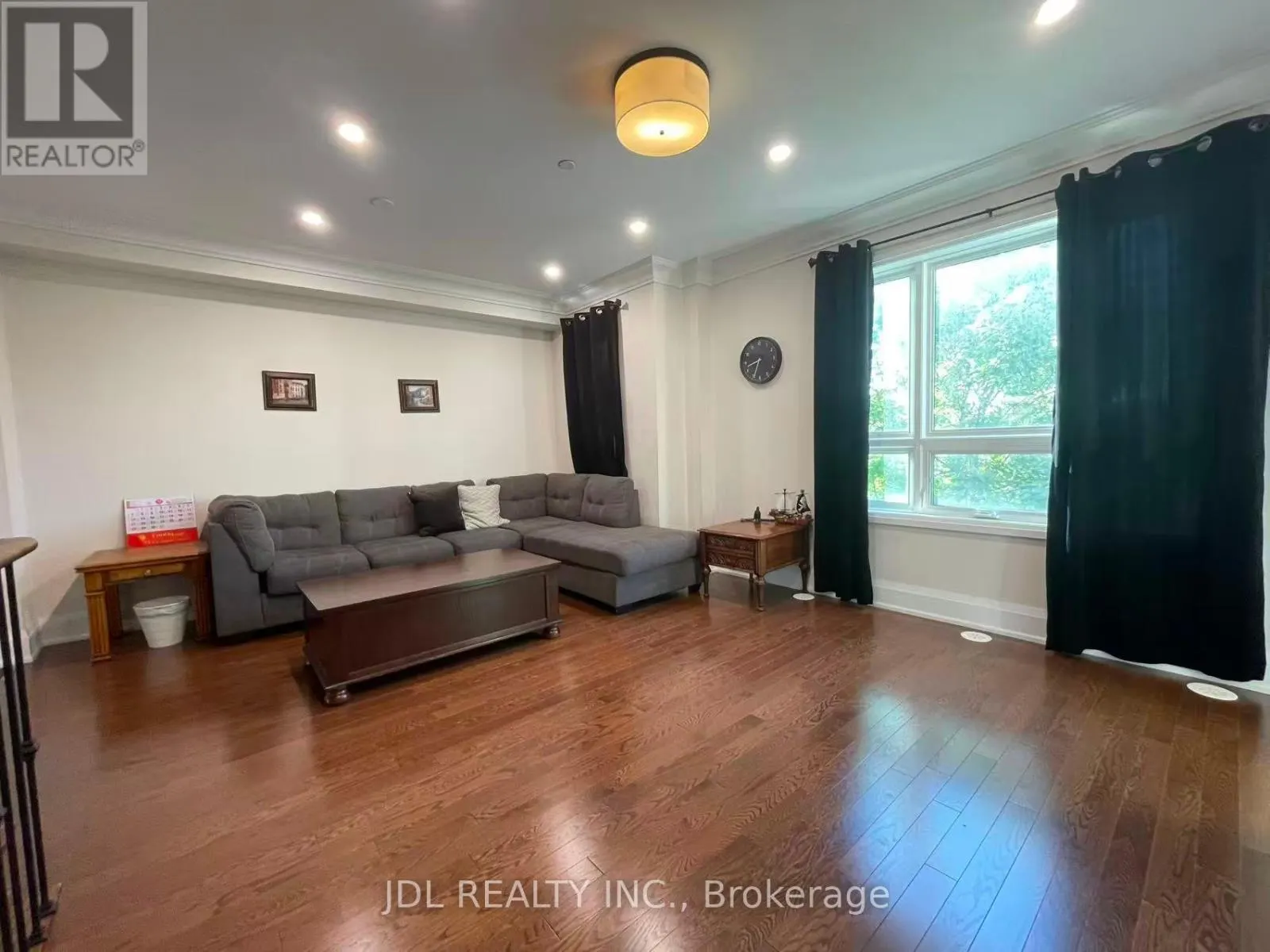 ROOM D - 4016 HIGHWAY 7 STREET E