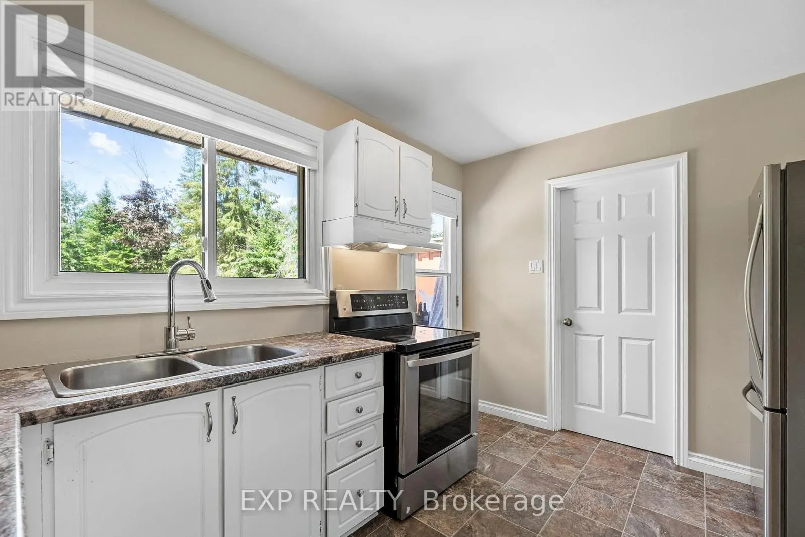 2186 RICHARD STREET