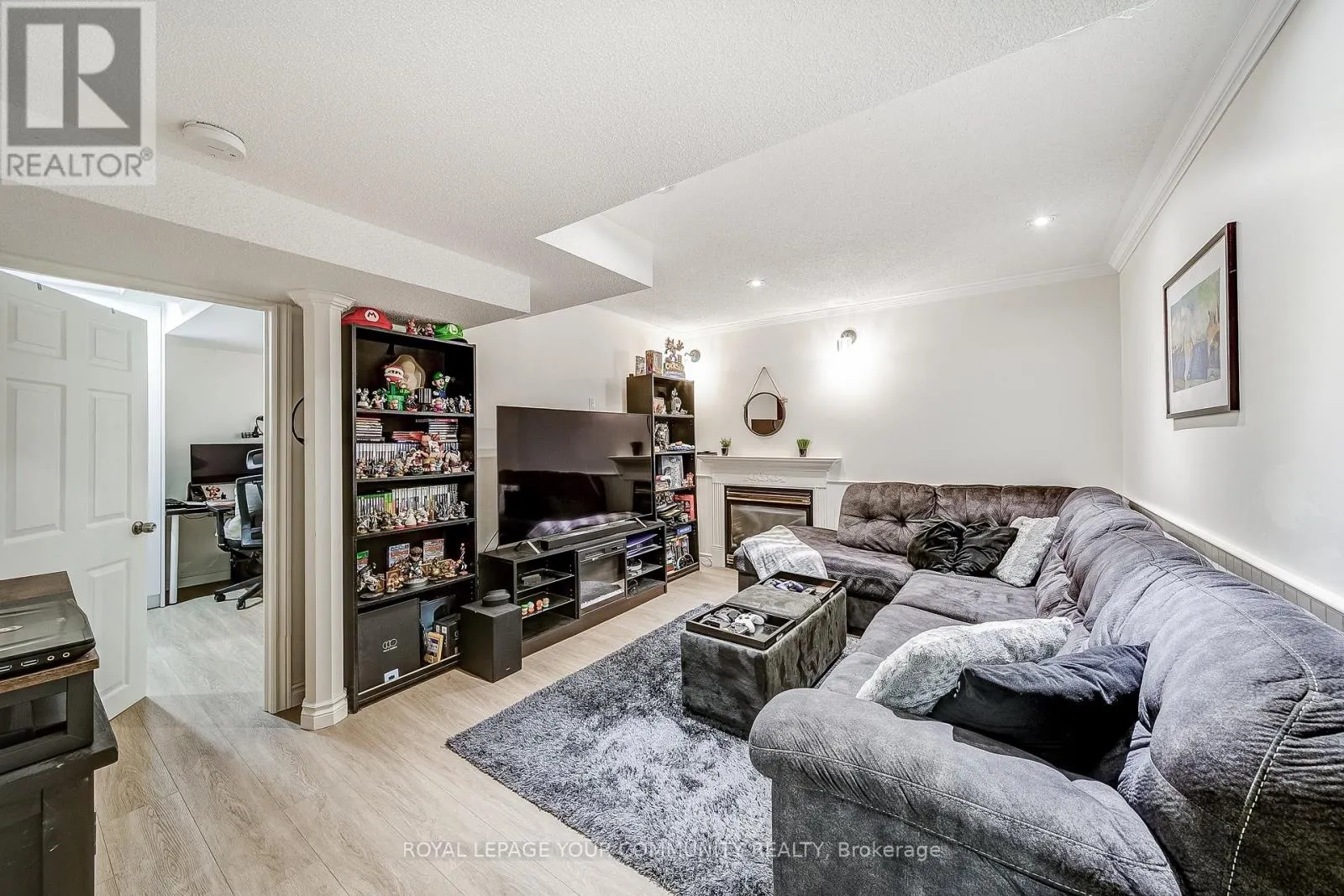 21 LITNER CRESCENT