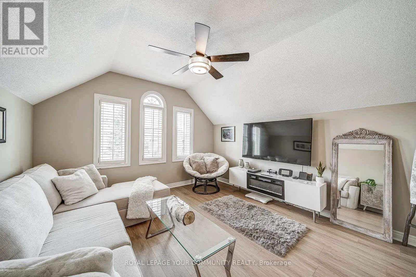 21 LITNER CRESCENT