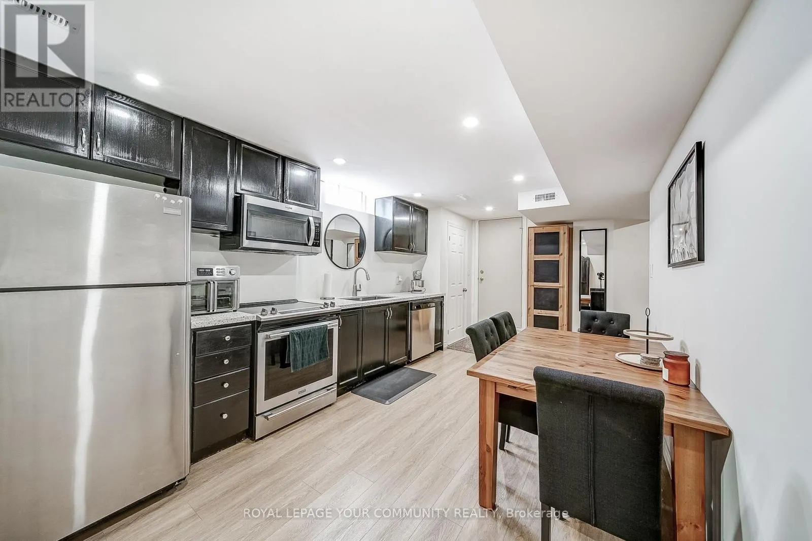 21 LITNER CRESCENT