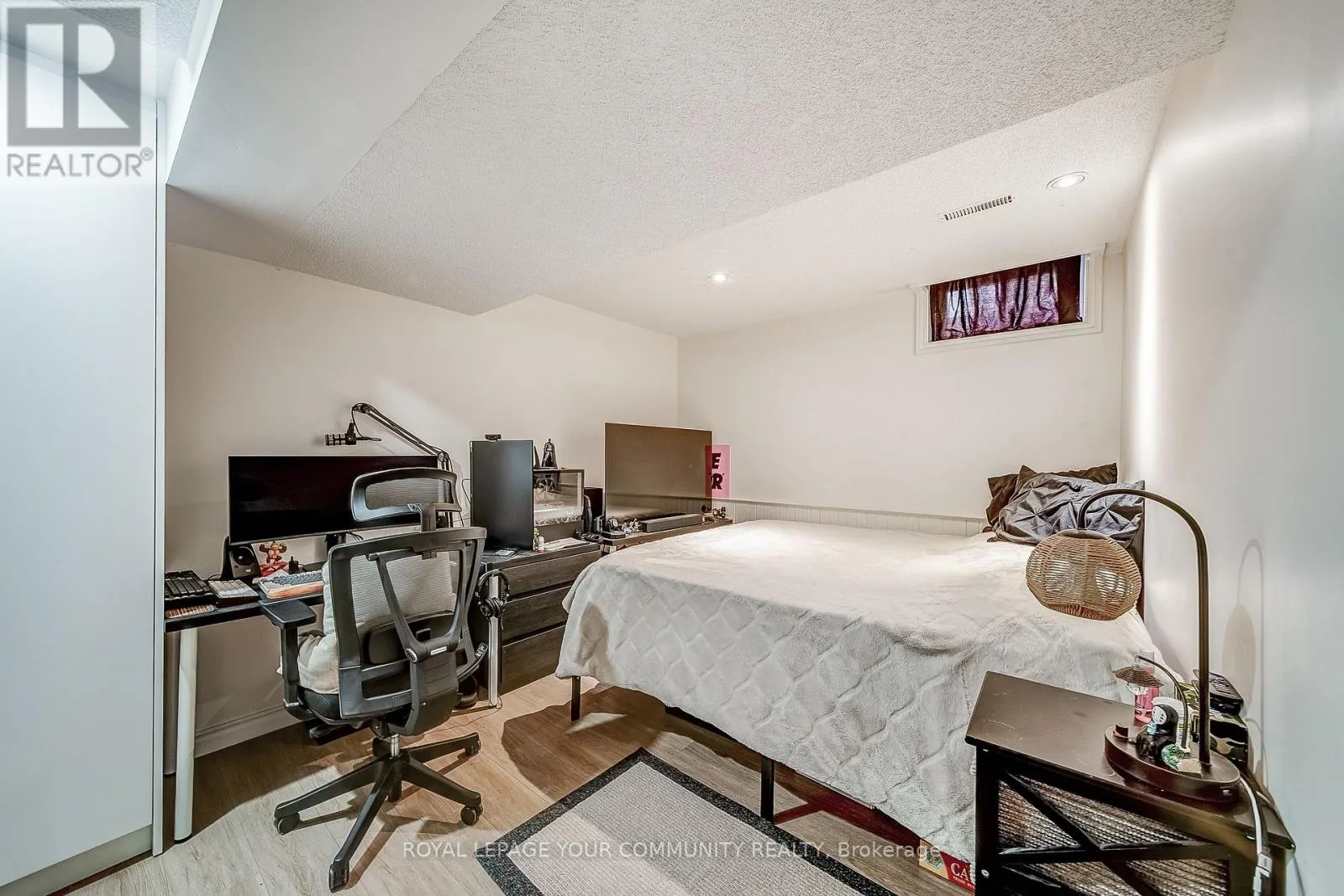21 LITNER CRESCENT