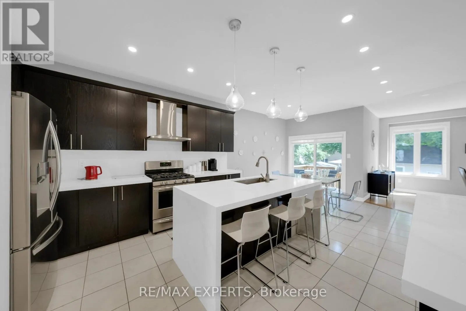 2190 DAWSON CRESCENT