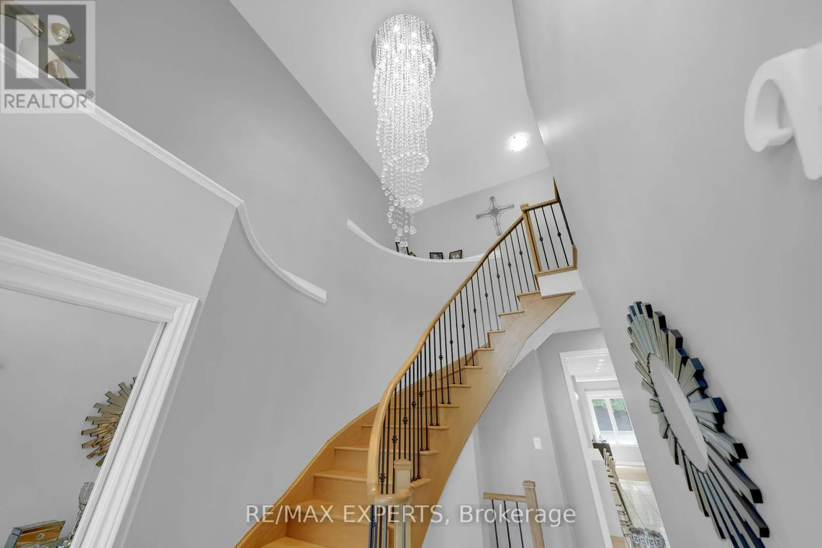 2190 DAWSON CRESCENT