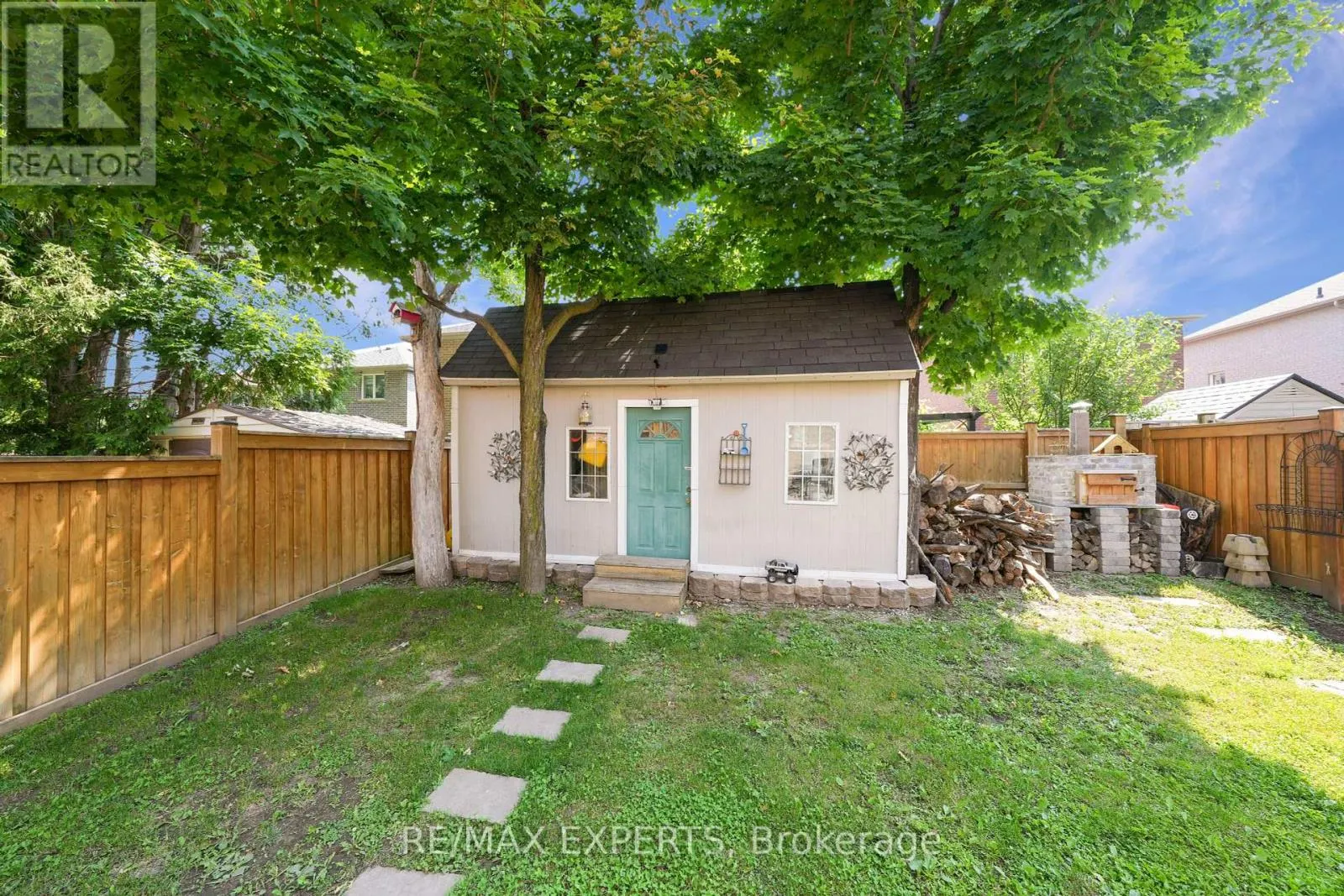2190 DAWSON CRESCENT