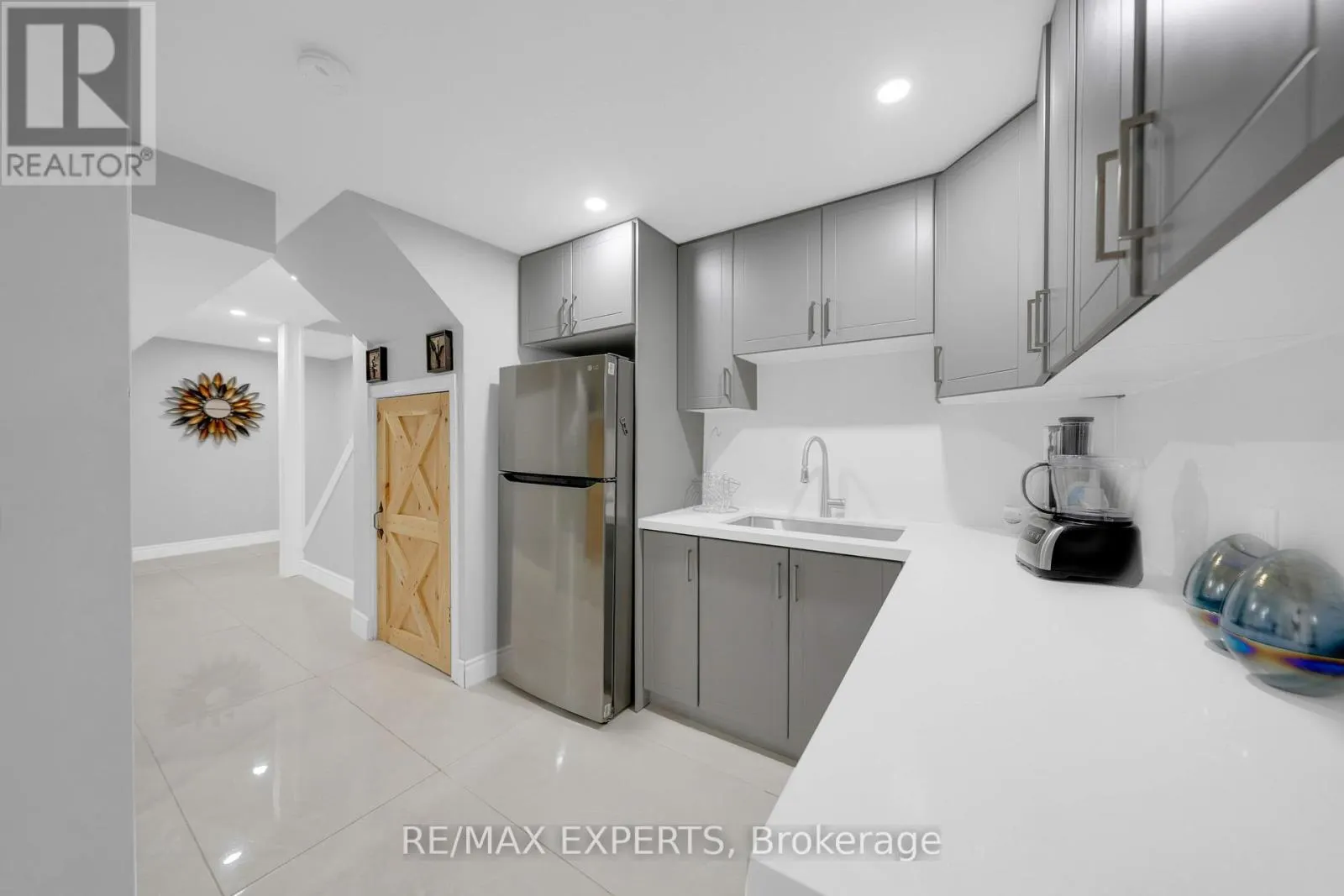 2190 DAWSON CRESCENT