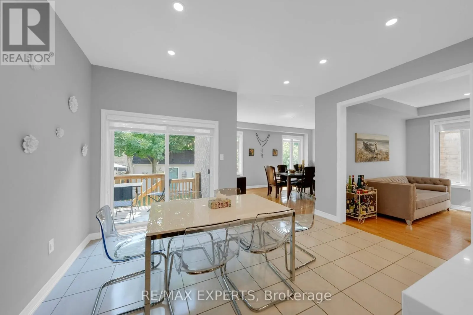 2190 DAWSON CRESCENT