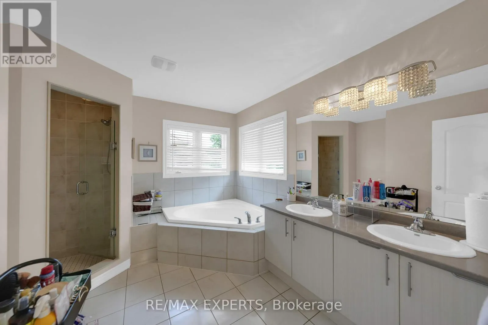 2190 DAWSON CRESCENT