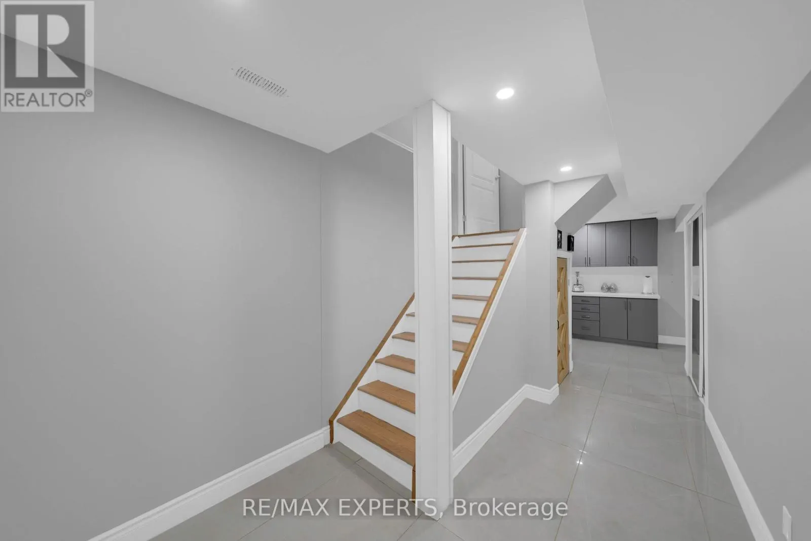 2190 DAWSON CRESCENT