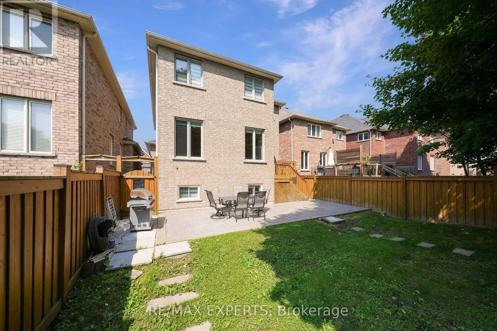 2190 DAWSON CRESCENT
