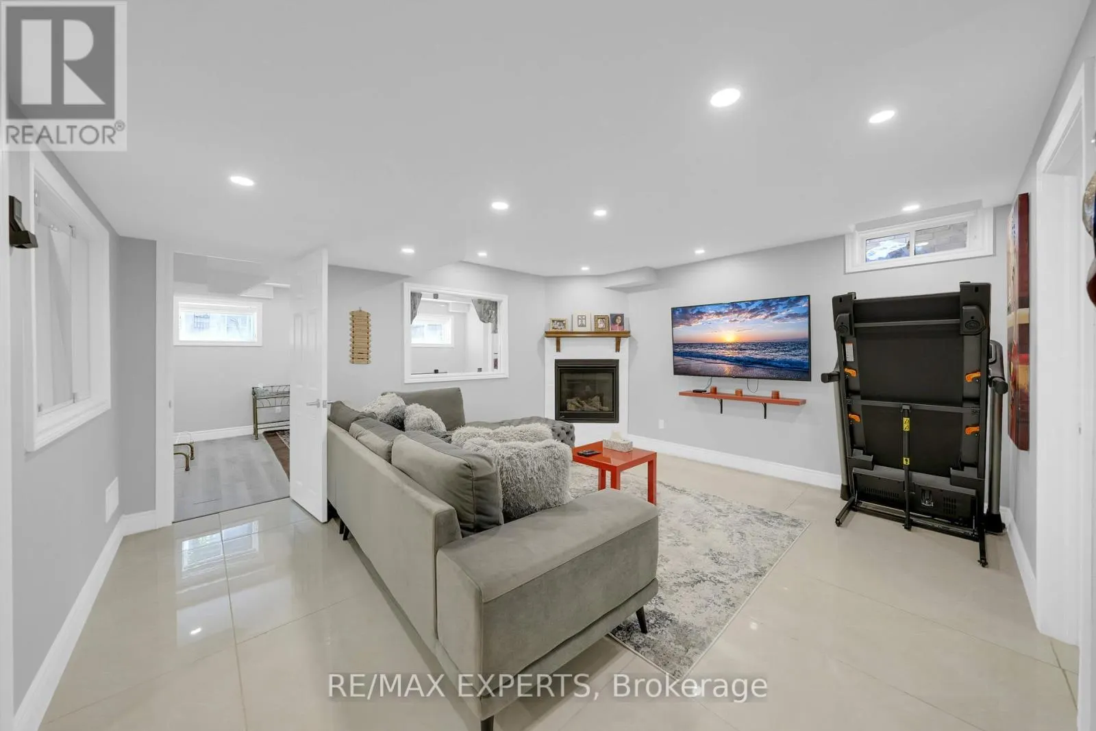 2190 DAWSON CRESCENT