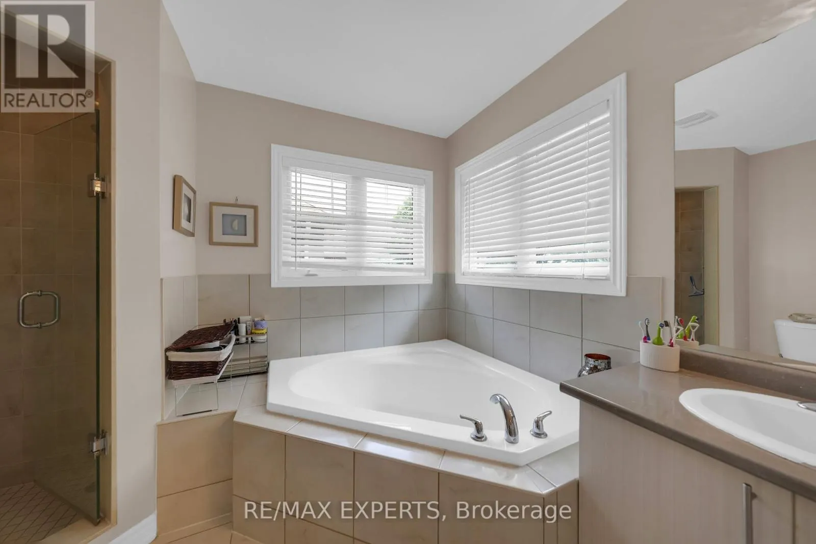 2190 DAWSON CRESCENT