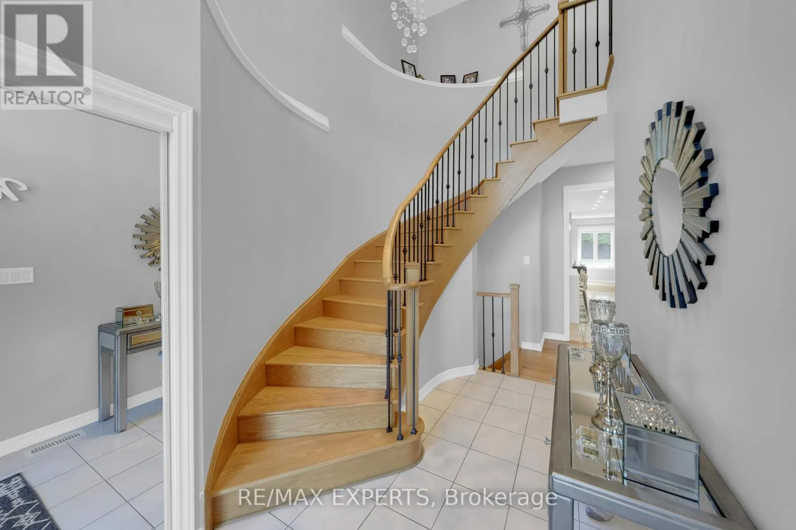 2190 DAWSON CRESCENT