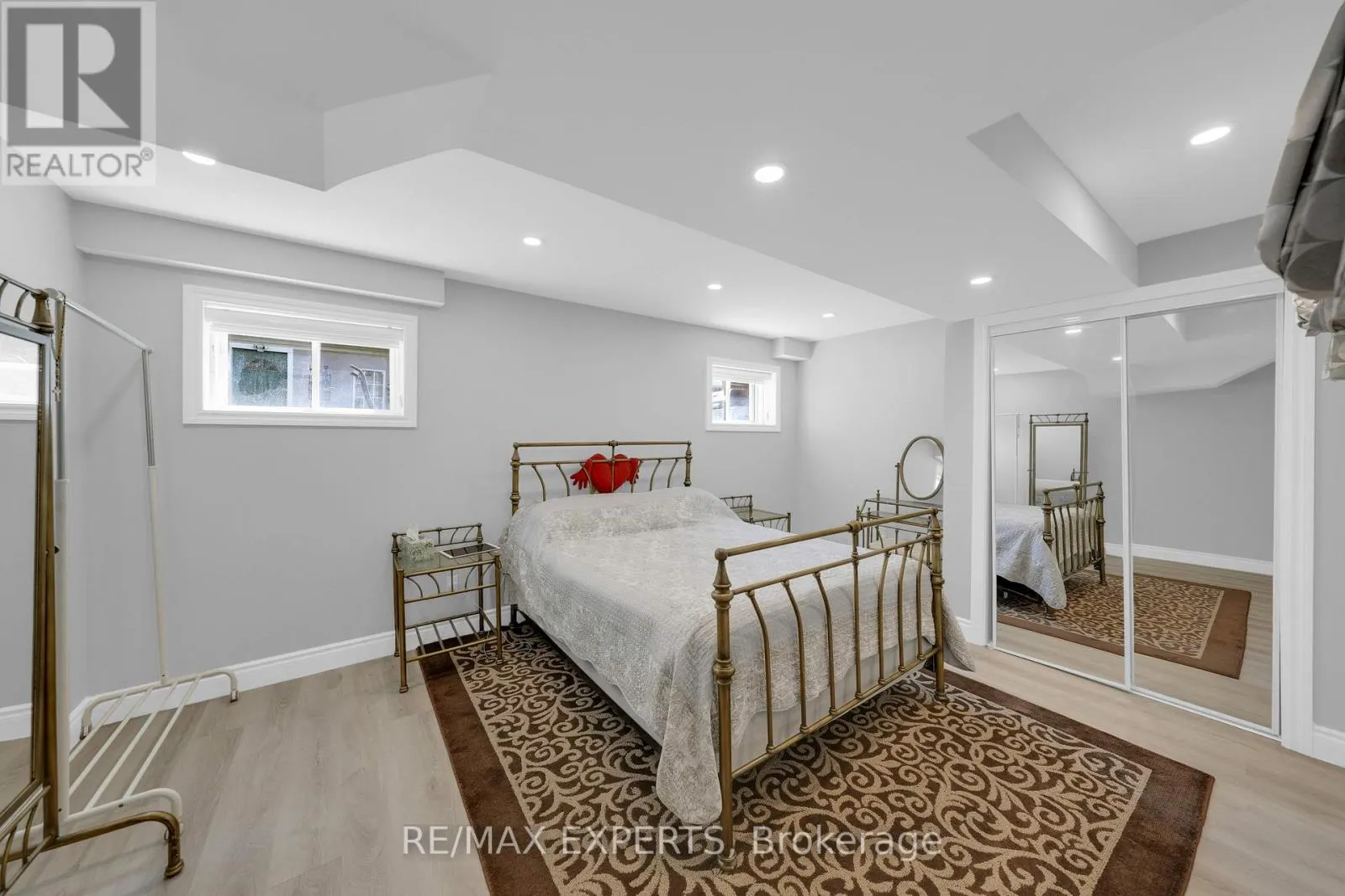 2190 DAWSON CRESCENT