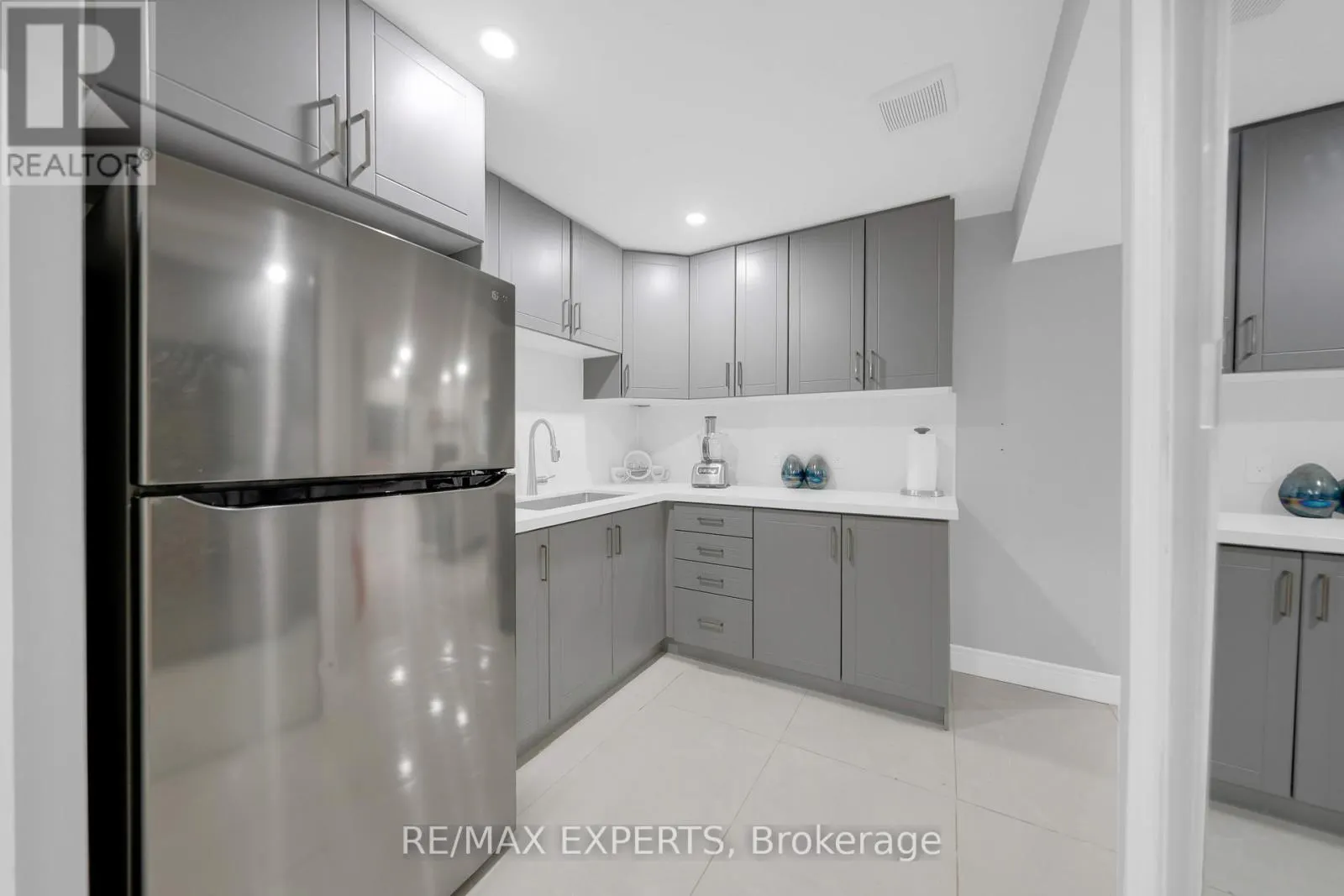 2190 DAWSON CRESCENT