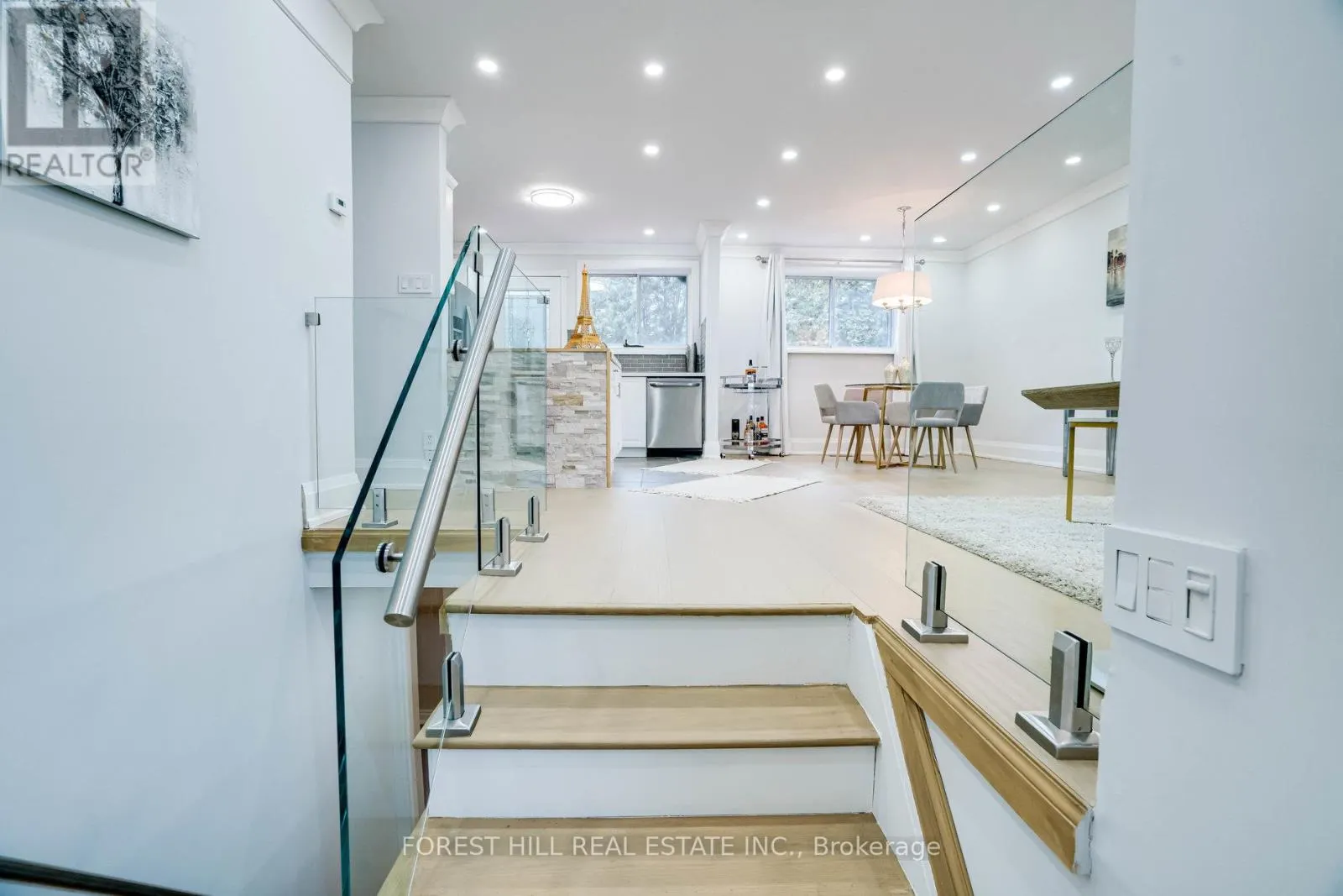 1 WILLIS DRIVE