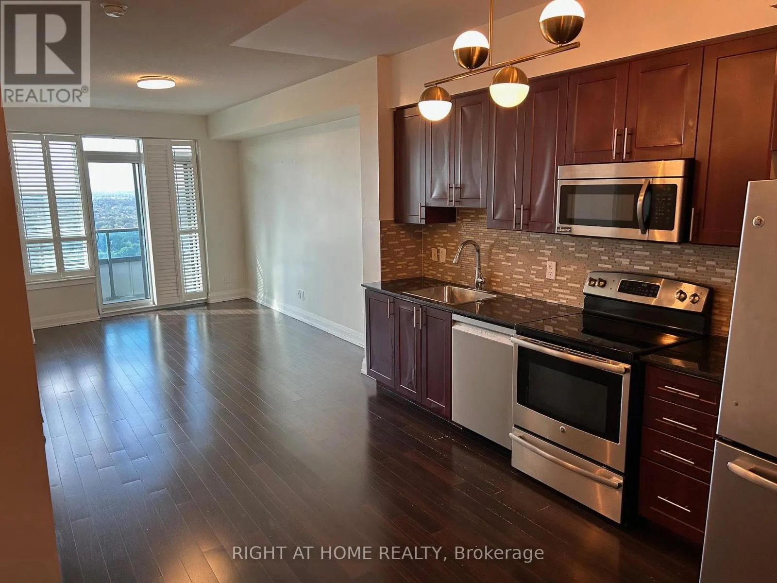 2123 - 7161 YONGE STREET