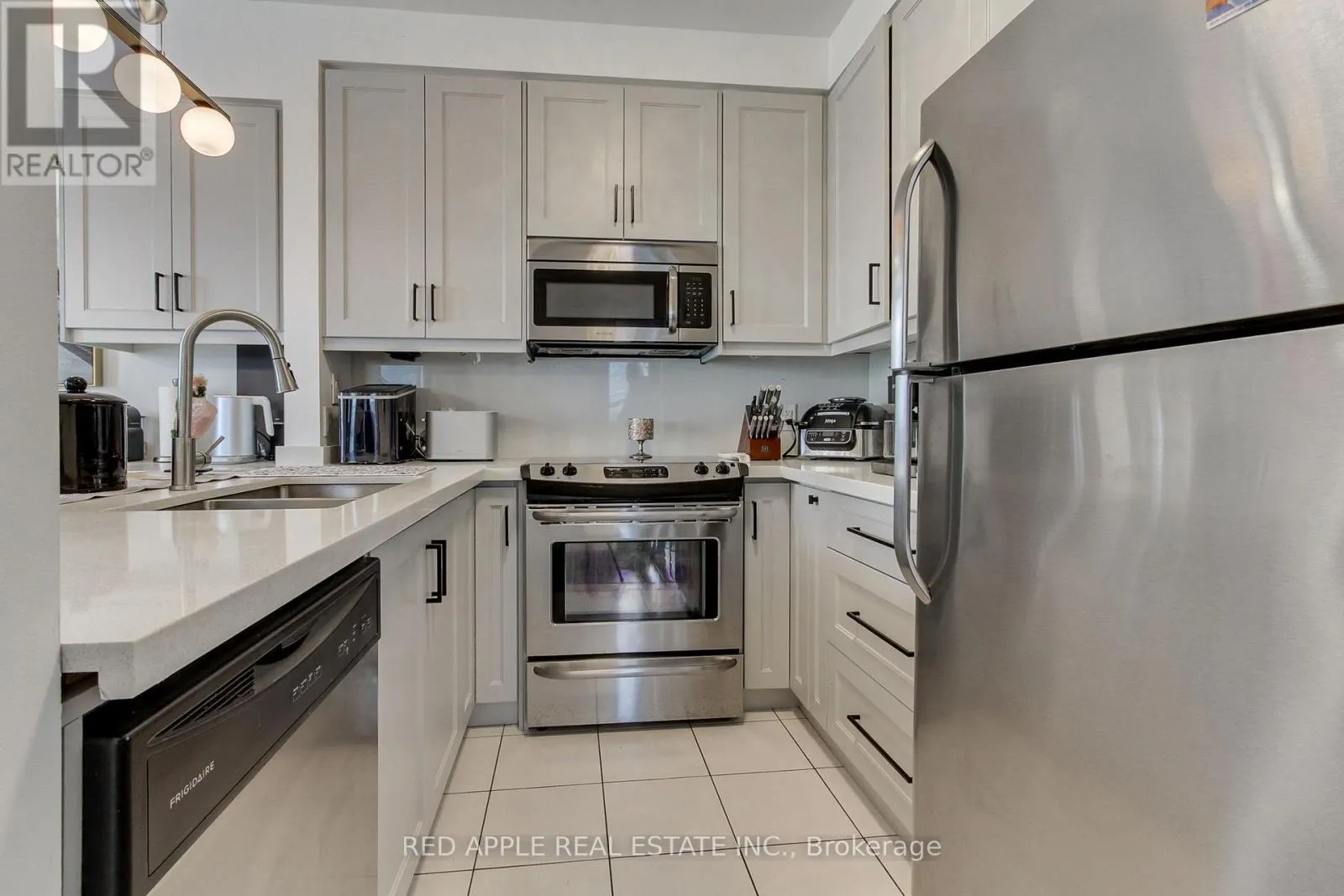509 - 7730 KIPLING AVENUE E