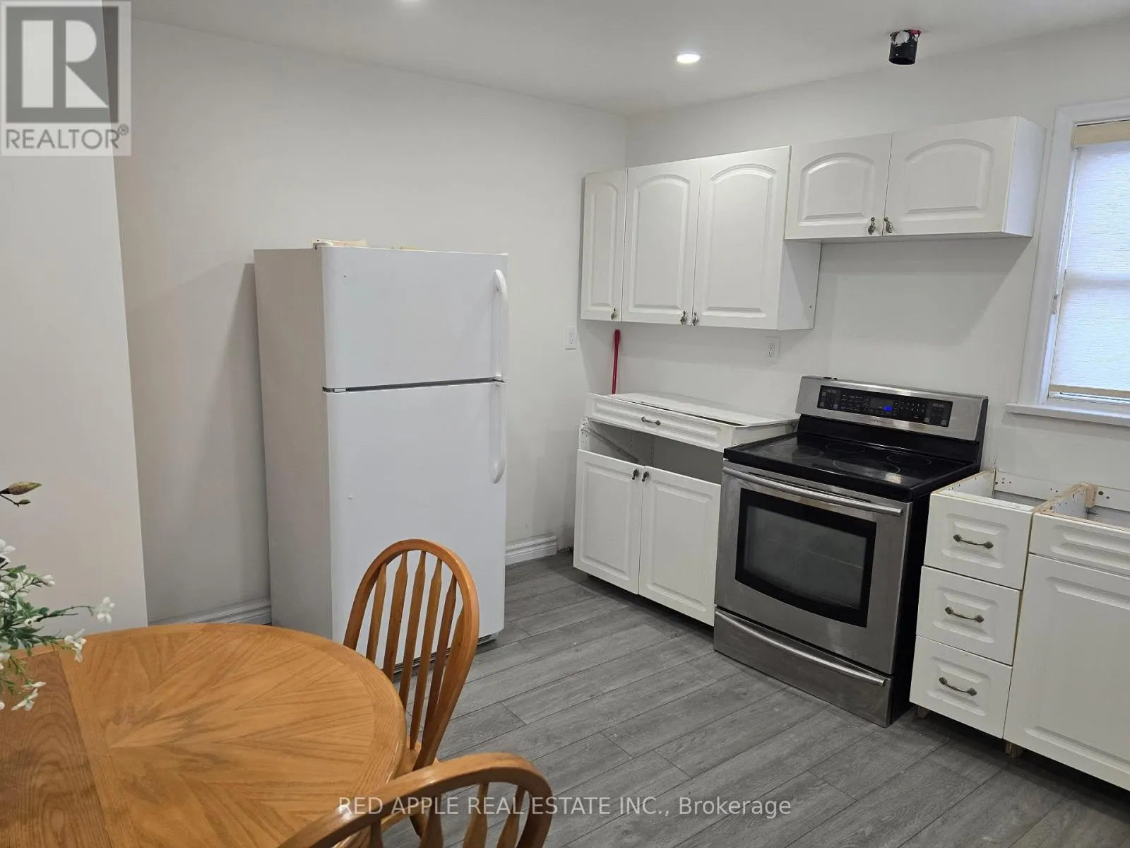 5 HOLLAND STREET W