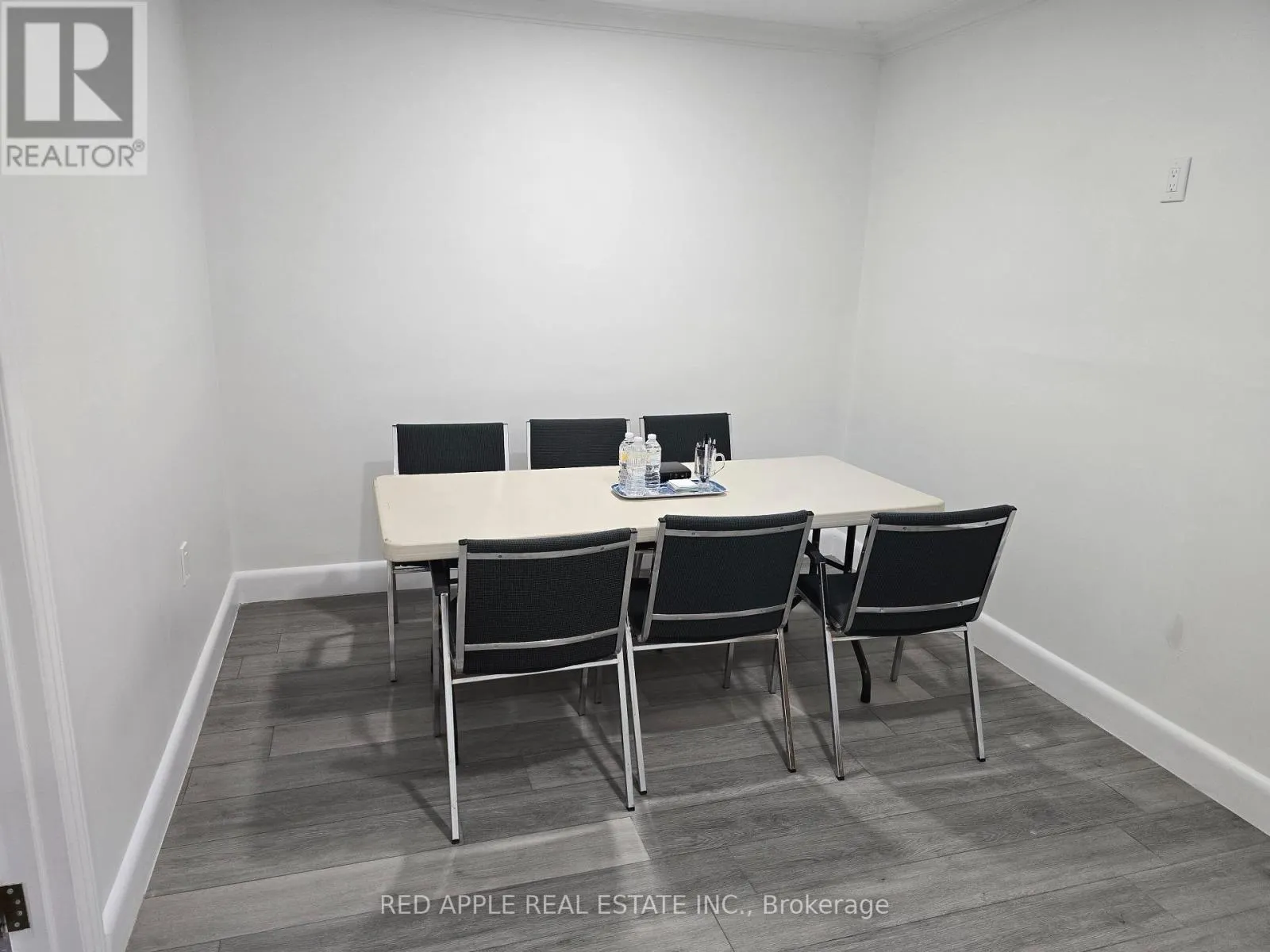 5 HOLLAND STREET W