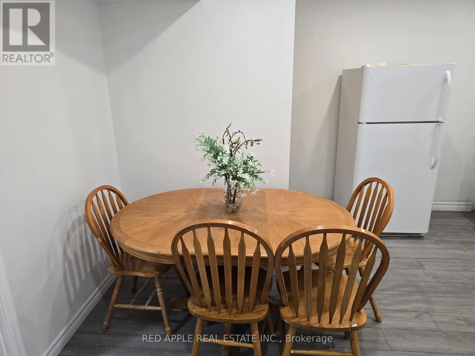 5 HOLLAND STREET W