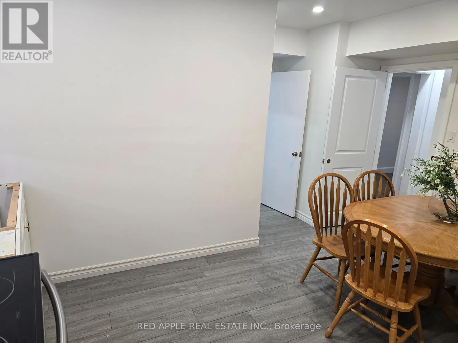 5 HOLLAND STREET W