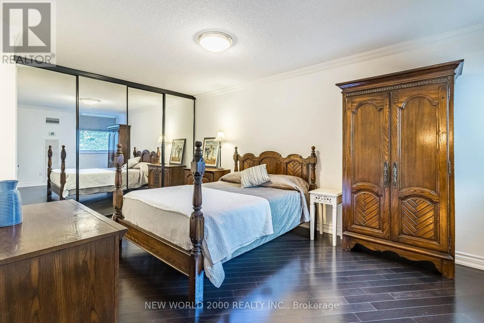 410 - 7811 YONGE STREET