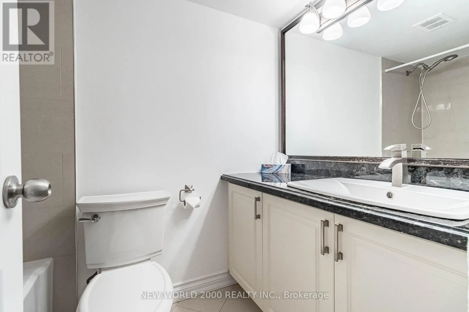 410 - 7811 YONGE STREET