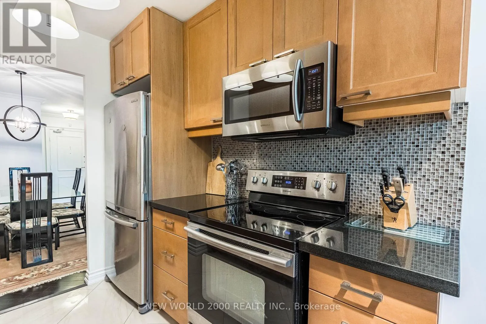 410 - 7811 YONGE STREET