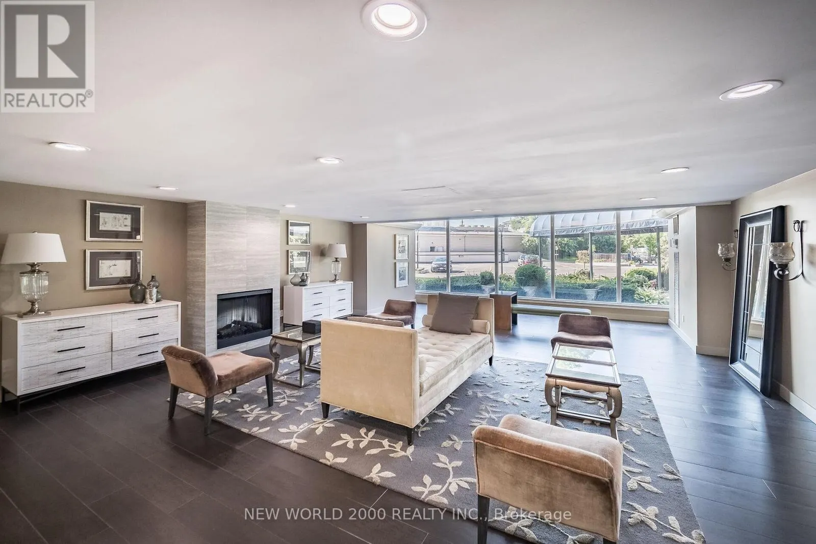 410 - 7811 YONGE STREET