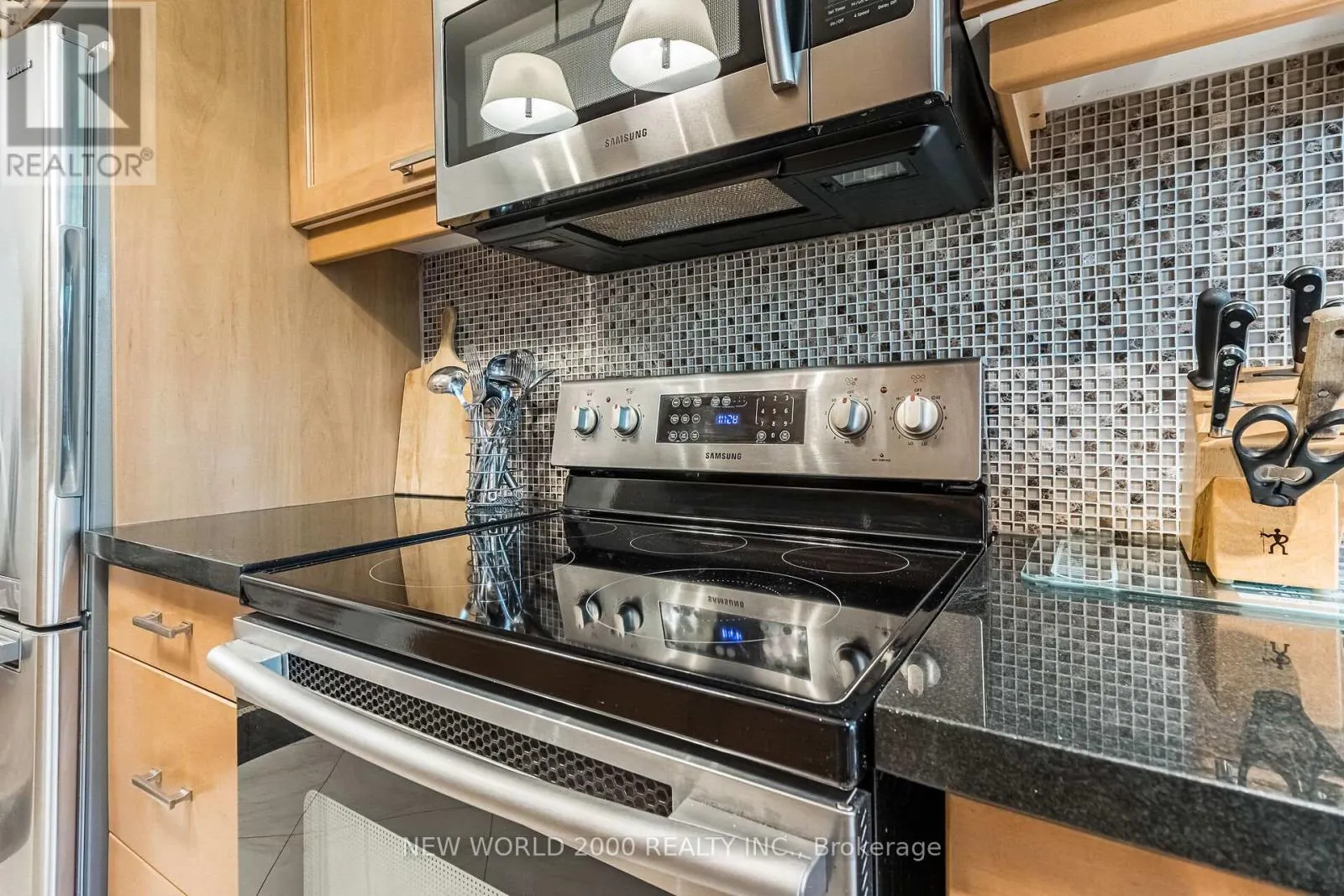 410 - 7811 YONGE STREET
