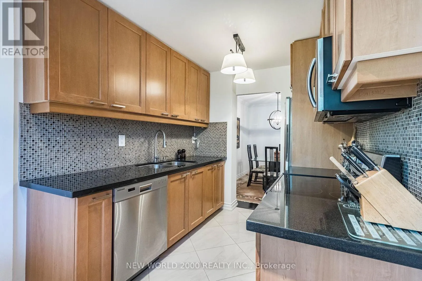 410 - 7811 YONGE STREET