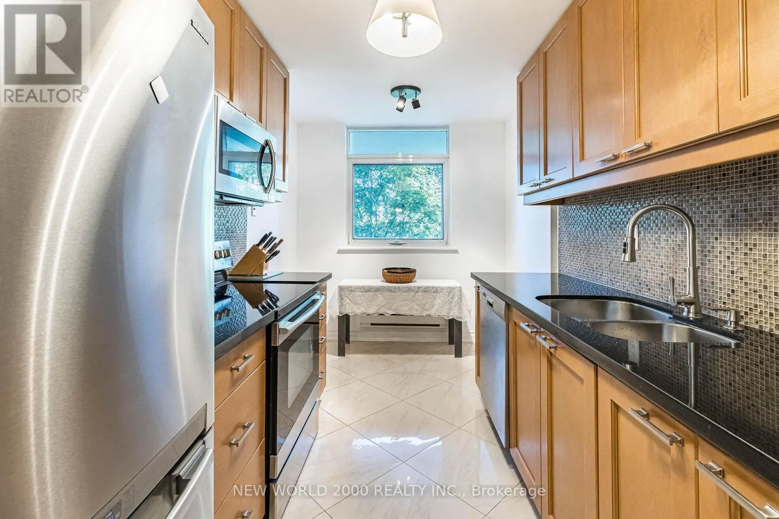 410 - 7811 YONGE STREET