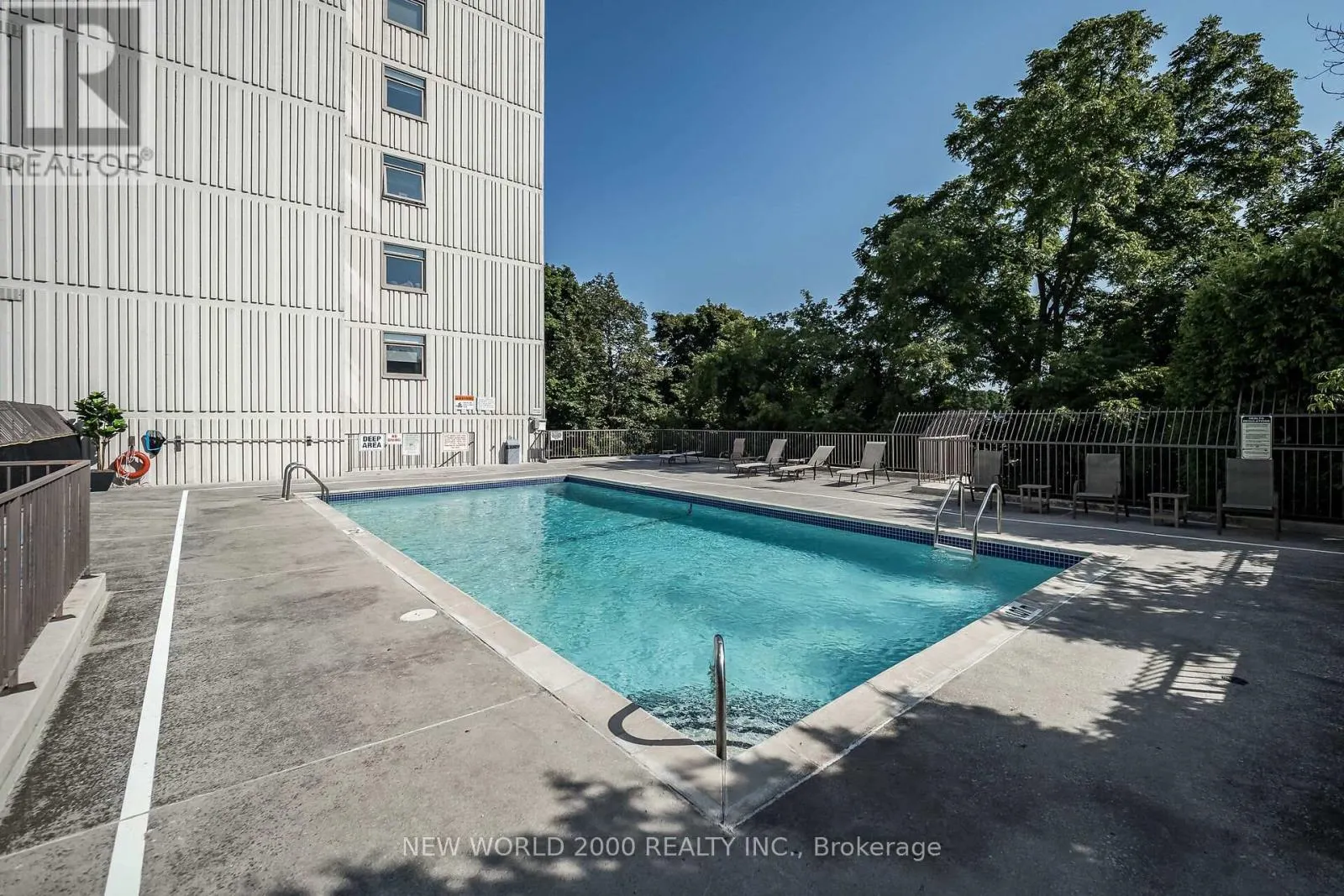 410 - 7811 YONGE STREET