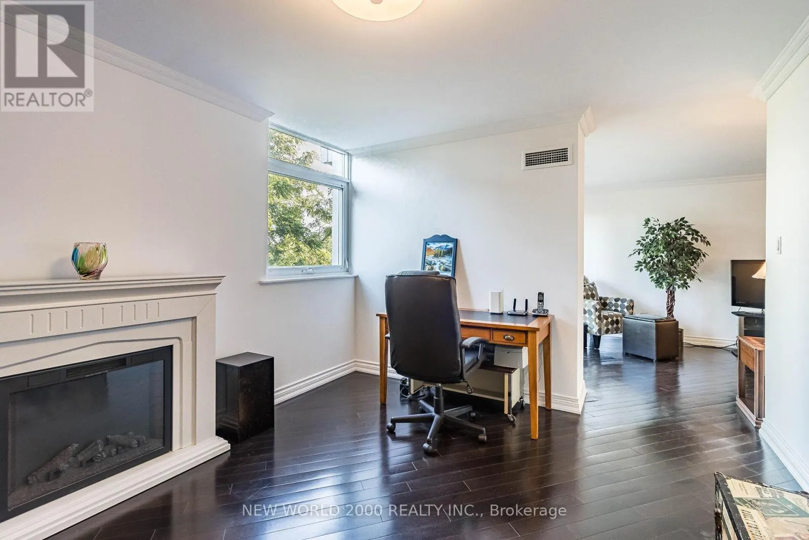 410 - 7811 YONGE STREET