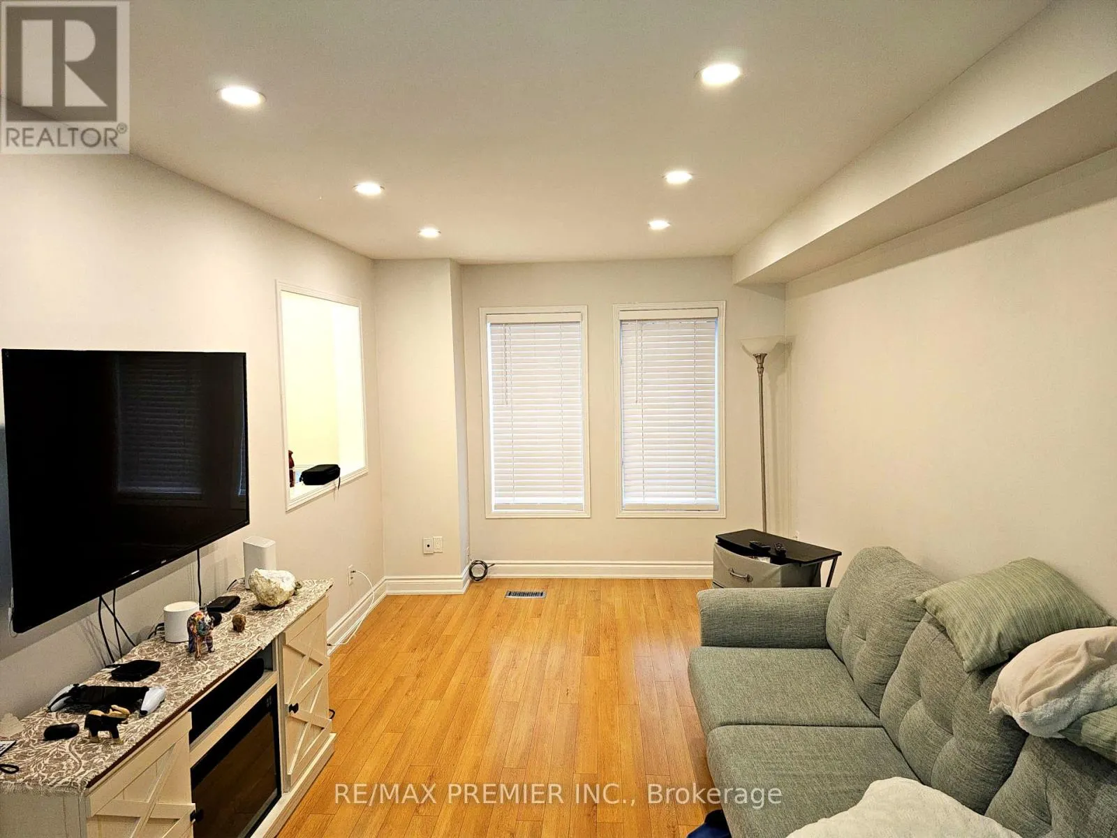 58 - 19 FOXCHASE AVENUE
