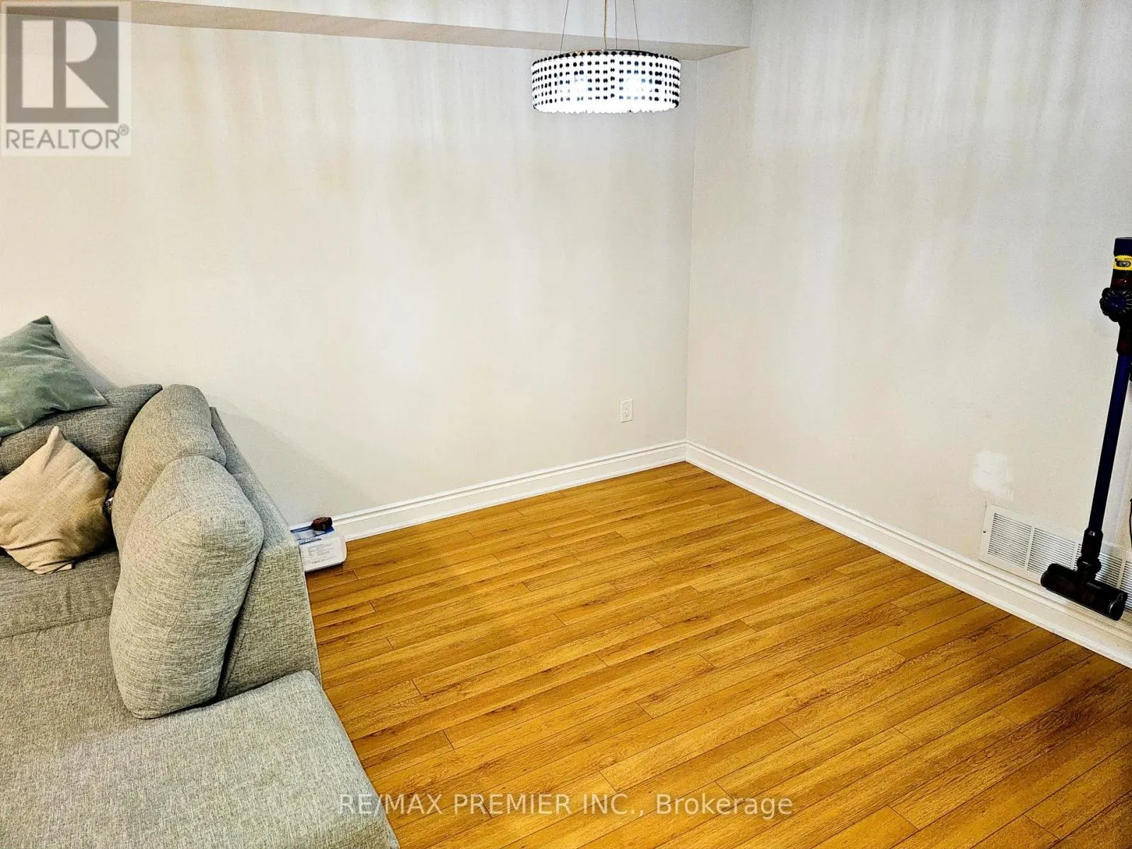 58 - 19 FOXCHASE AVENUE
