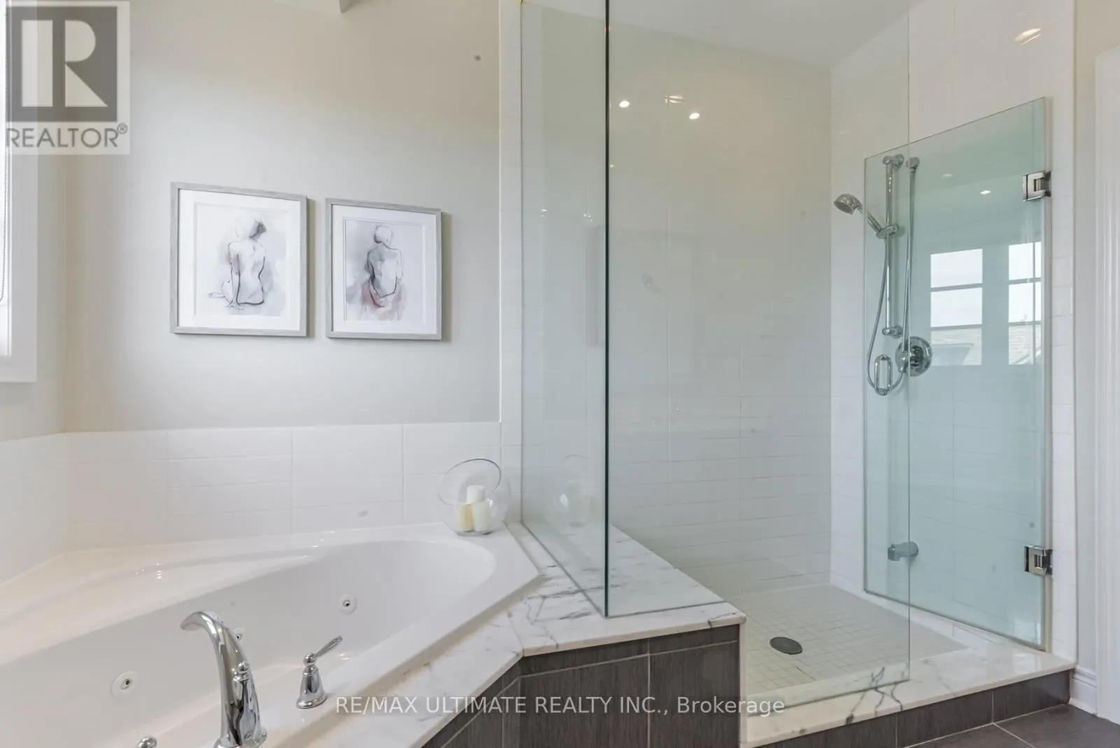 7 - 15 POWSELAND CRESCENT W