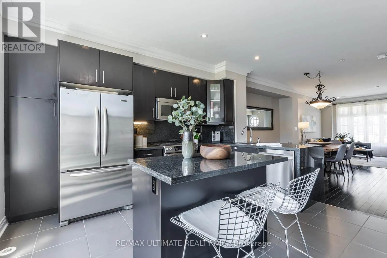 7 - 15 POWSELAND CRESCENT W