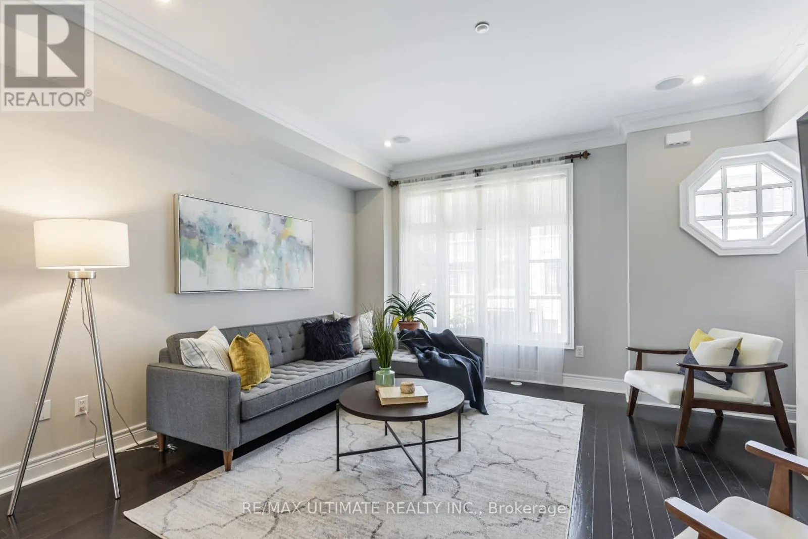 7 - 15 POWSELAND CRESCENT W