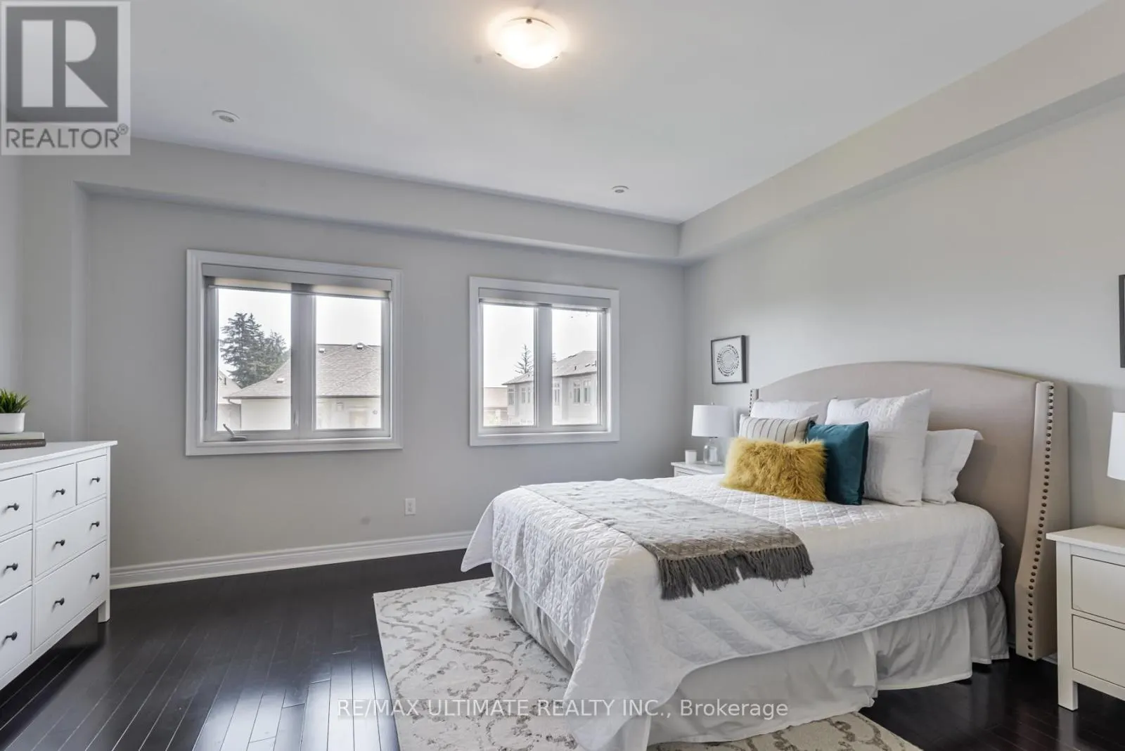 7 - 15 POWSELAND CRESCENT W